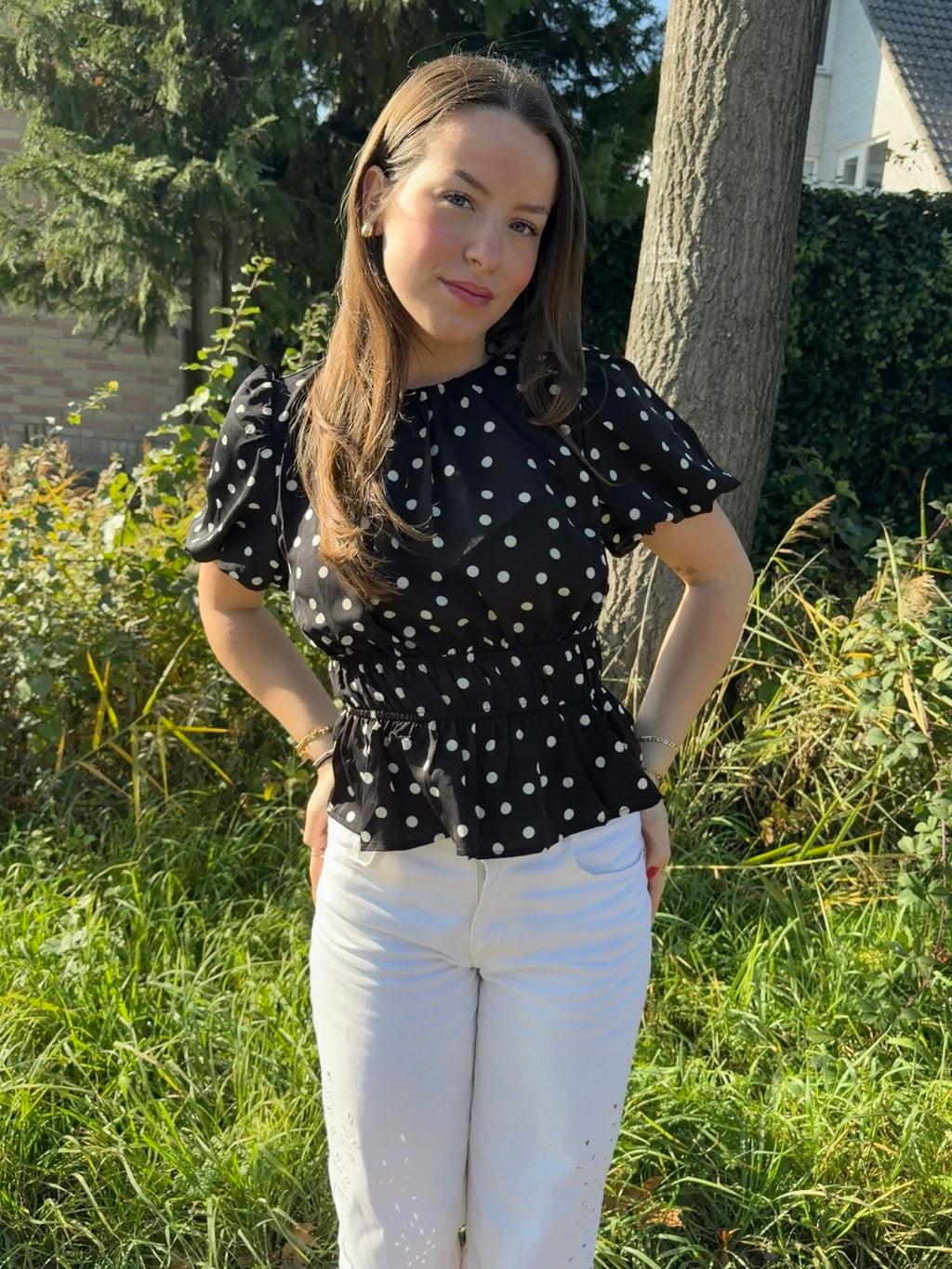 Polka dot top met pofmouwen
