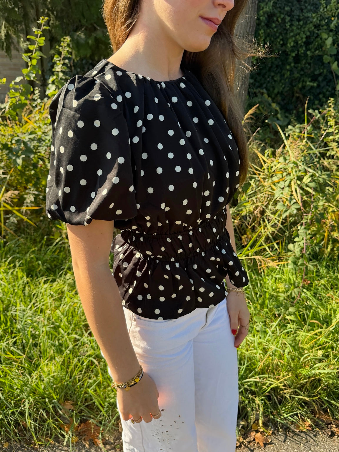 Polka dot top met pofmouwen