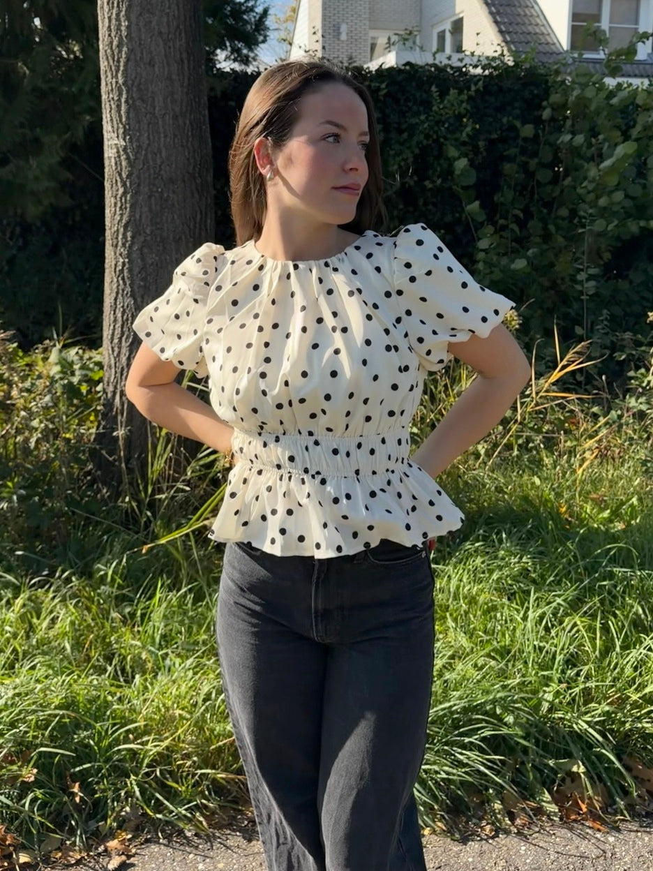 Polka dot top met pofmouwen