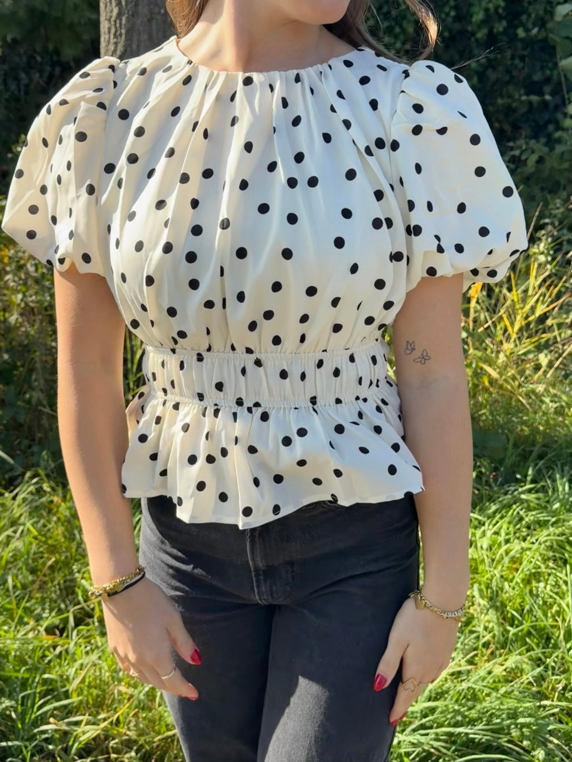 Polka dot top met pofmouwen